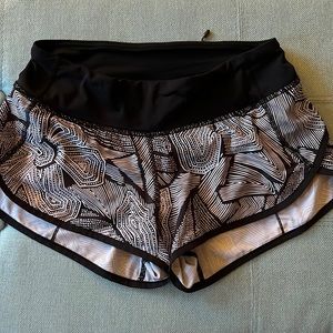 Lululemon Speed Up Shorts 2.5” lined, size 2